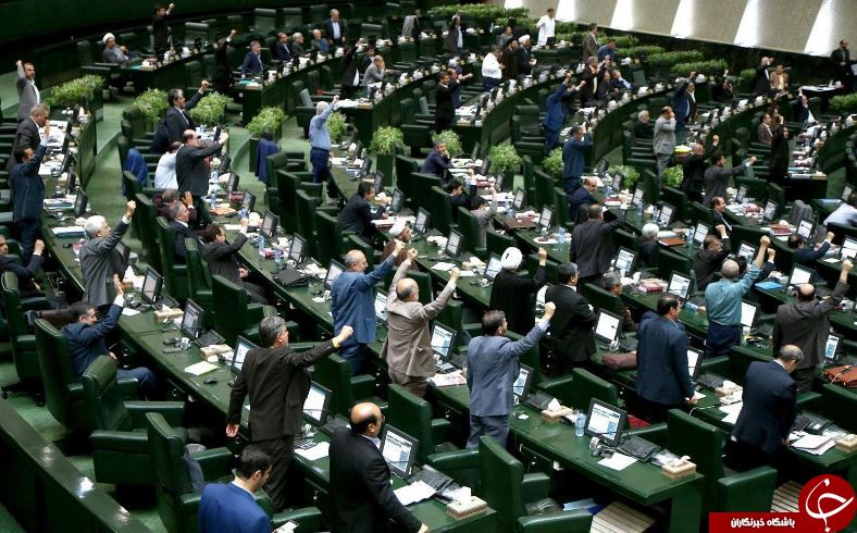 تصاویر روز: از ساخت یک پل معلق بر فراز طولان یترین رودخانه آسیا تا رژه سربازان روس در میدان سرخ موسکو تصاویر روز: از ساخت یک پل معلق بر فراز طولان یترین رودخانه آسیا تا رژه سربازان روس در میدان سرخ موسکو