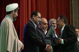 توسعه آموزش عالی بدون کیفیت، خیانت به کشور/ تسلیم شدن در برابر کشورهای دنیا به معنی فروختن هویت است