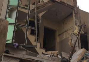 ویران شدن یک مجتمع مسکونی 4 طبقه در اهواز به علت نشت گاز/جان باختن یک نفر و مصدوم شدن 8 تن دیگر+تصاویر