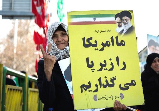 بوشهری ها  عهد شکنی دولت مستکبر آمریکا را محکوم کردند