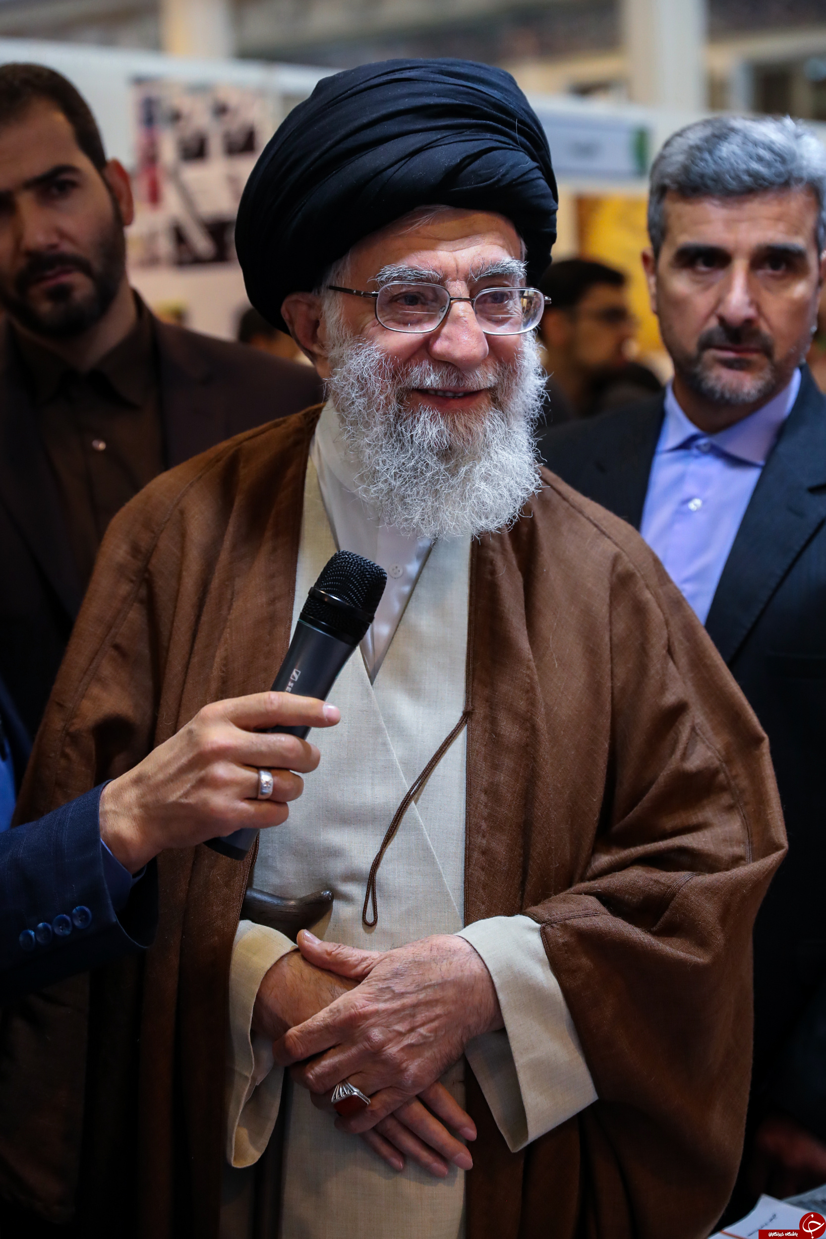 تصاویری از حضور رهبر انقلاب در نمایشگاه بین المللی کتاب تهران