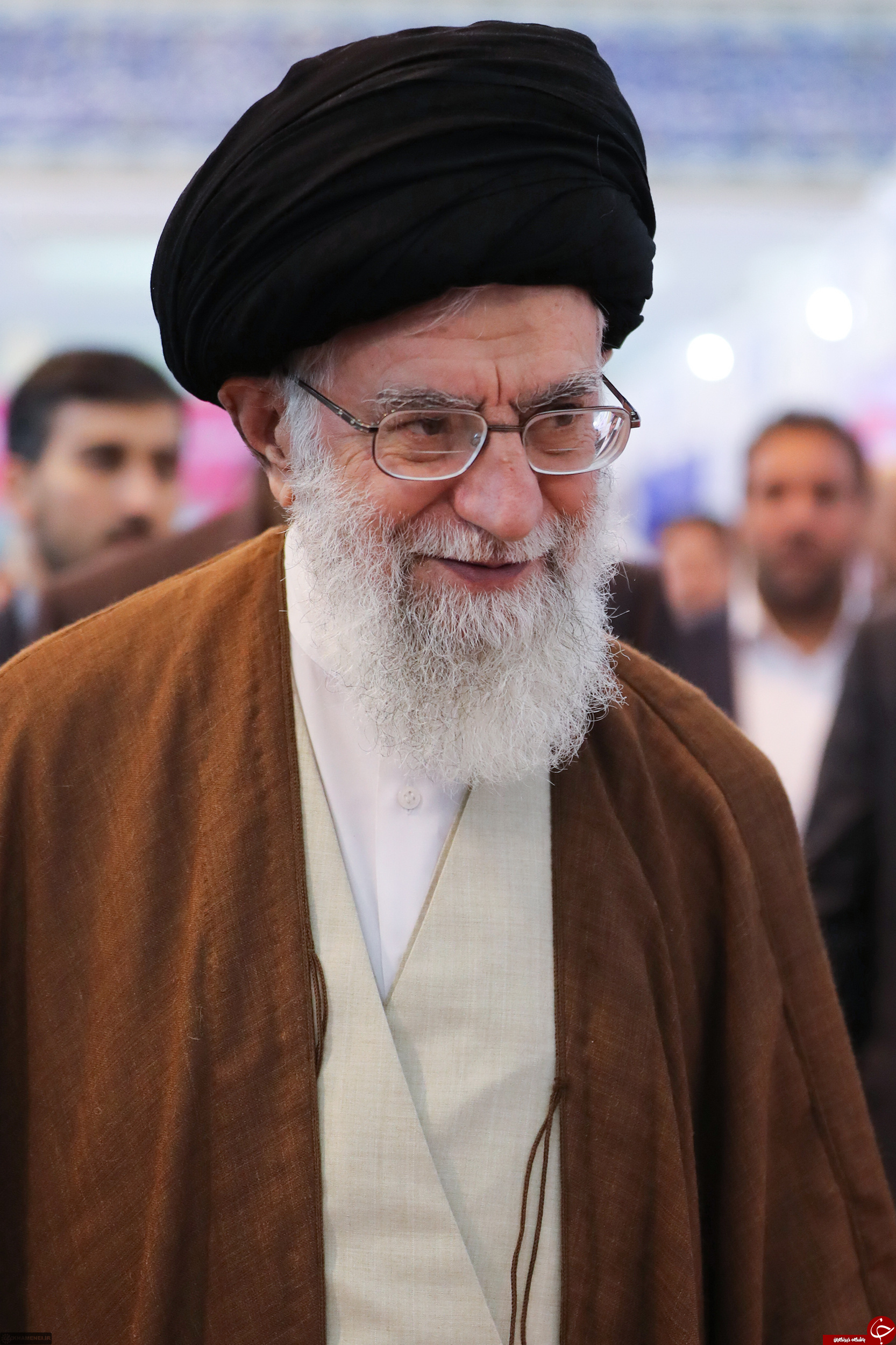 تصاویری از حضور رهبر انقلاب در نمایشگاه بین المللی کتاب تهران