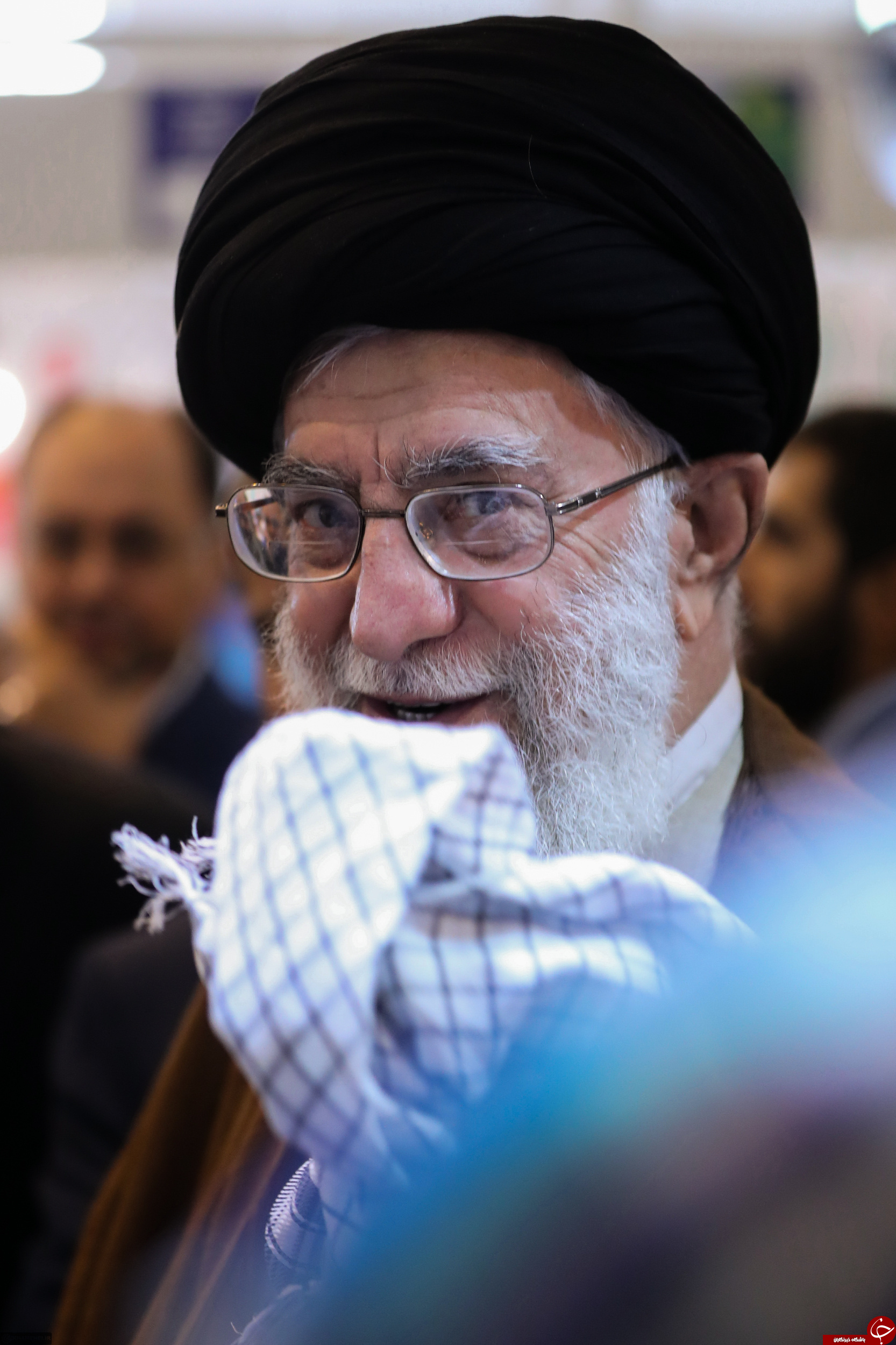 تصاویری از حضور رهبر انقلاب در نمایشگاه بین المللی کتاب تهران