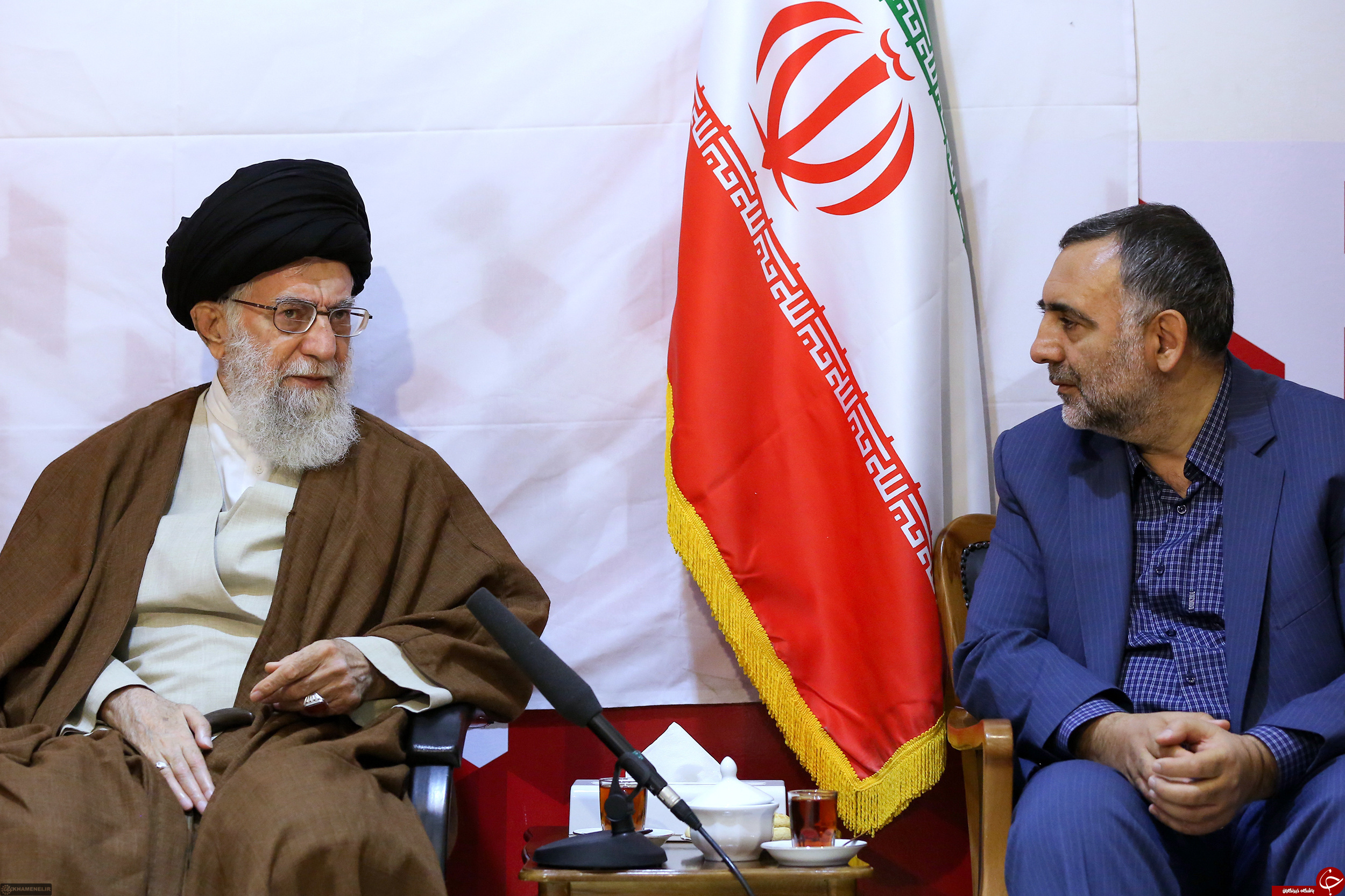 تصاویری از حضور رهبر انقلاب در نمایشگاه بین المللی کتاب تهران
