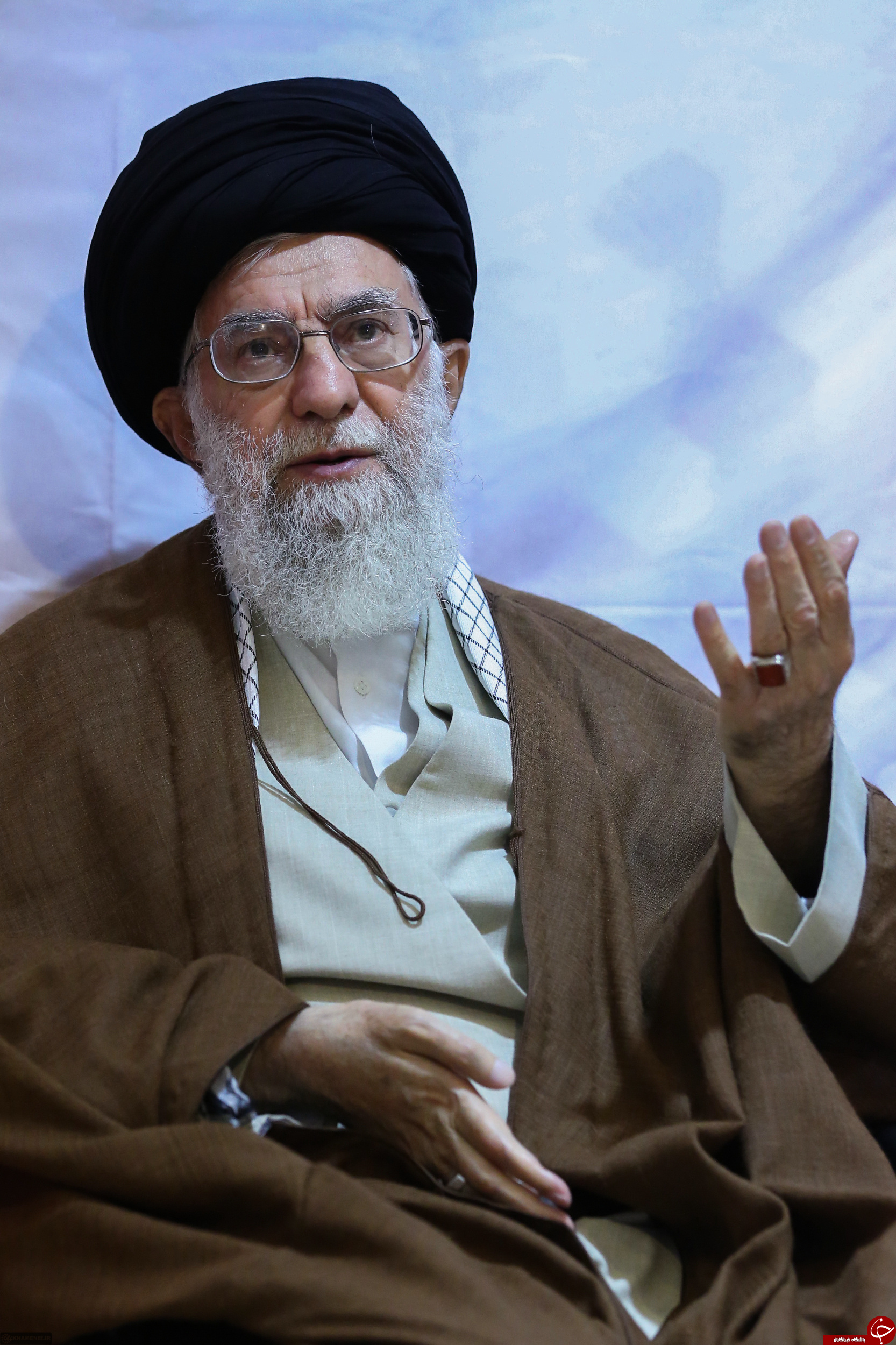 تصاویری از حضور رهبر انقلاب در نمایشگاه بین المللی کتاب تهران