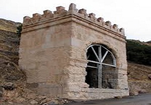 تاق گرا بنایی تاریخی از عهد ساسانی