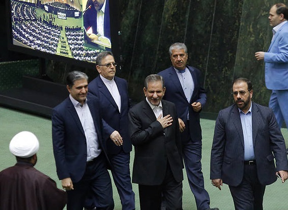 آغاز نشست غیر علنی مجلس برای بررسی وضعیت ارز