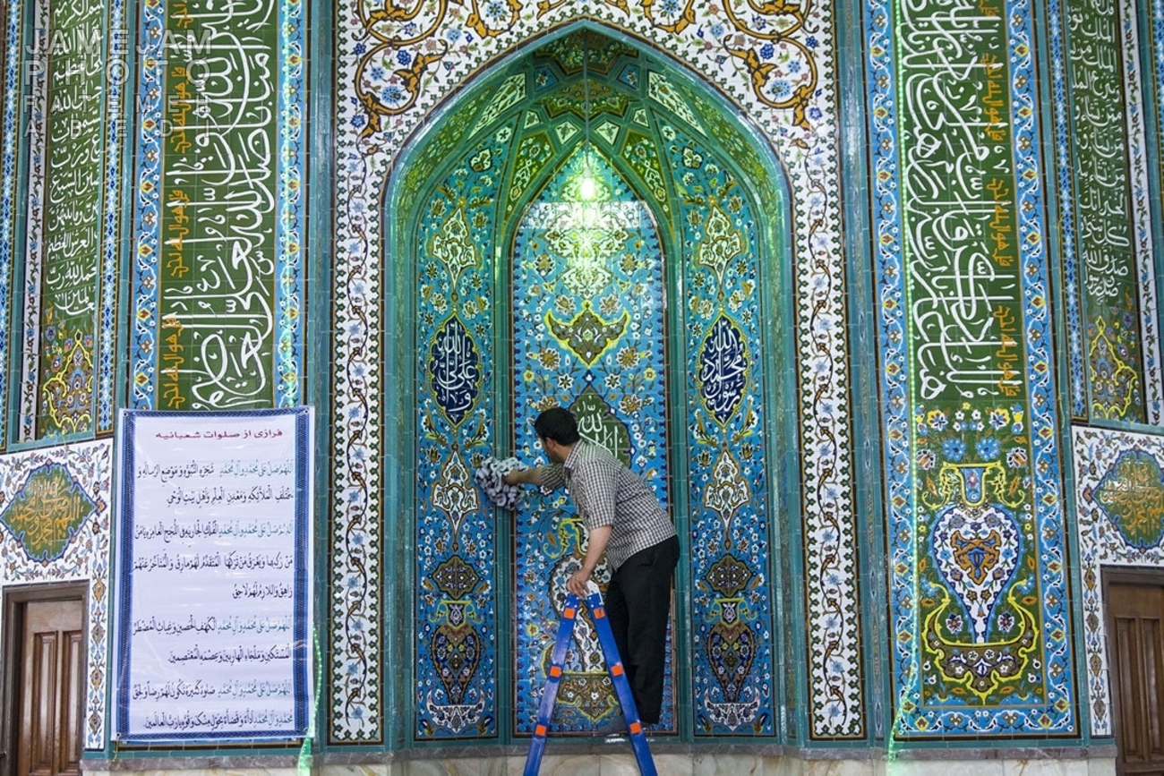 آغاز غبارروبی و عطر افشانی مساجد در ایلام