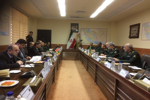 ایران و افغانستان همسایگان خوبی برای یکدیگر هستند و مشکلی بین دو ملت وجود ندارد