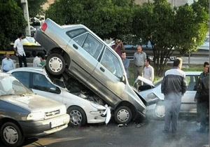 مصدوم شدن 3 نفر بر اثر برخورد 3 دستگاه خودرو در اهواز