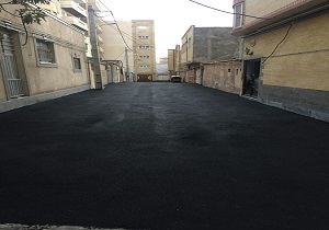 اجرای عملیات آسفالت در معابر کم عرض اهواز