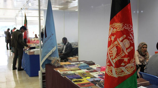 استقبال بی نظیر مردم ایران از غرفه های افغانستان نمایشگاه کتاب تهران/ دو گله ناشران افغانستانی از مسئولین