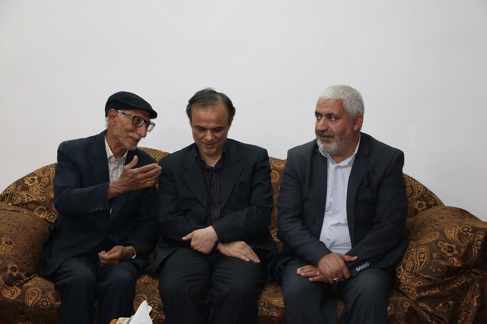 استاندار کرمان با خانواده شهید دهقان&zwnj; اناری دیدار کرد