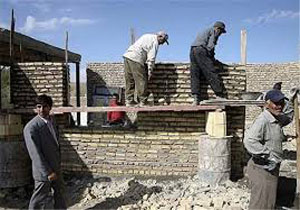 آغاز ساخت زمین ورزشی روستایی در شهرستان فامنین