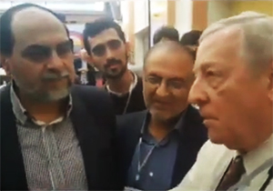 مواجهه رحیم پور ازغدی با مامور سابق CIA در مشهد + فیلم