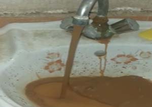 آب شرب گل‌آلود در روستای گبری + فیلم