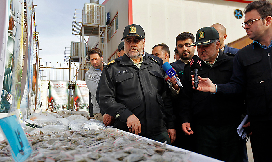 جمع آوری معتادان متجاهر بزرگترین دغدغه تهرانی&zwnj;ها/رصد ساقی&zwnj;های گل فروش در فضای مجازی /افزایش گشت&zwnj;های پلیس در اطراف مدارس