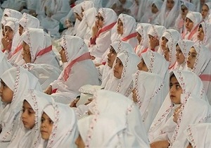 آیین جشن تکلیف ۲۴۵ دانش آموز دختر در مرحمت آباد برگزارشد