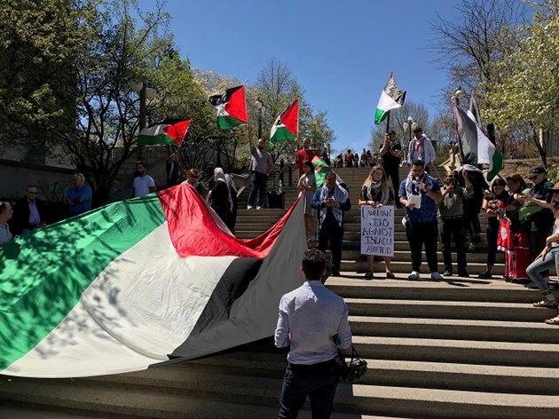 تظاهرات مقابل سفارت آمریکا در کانادا در اعتراض به کشتار فلسطینیان در نوار غزه+ تصویر