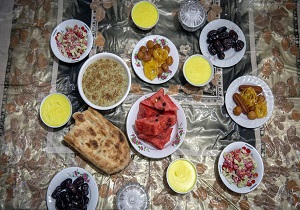 نوشیدنی&zwnj;ها&zwnj;ی تگری؛ بدترین انتخاب برای افطار/ غذا&zwnj;های آبکی را فراموش نکنید