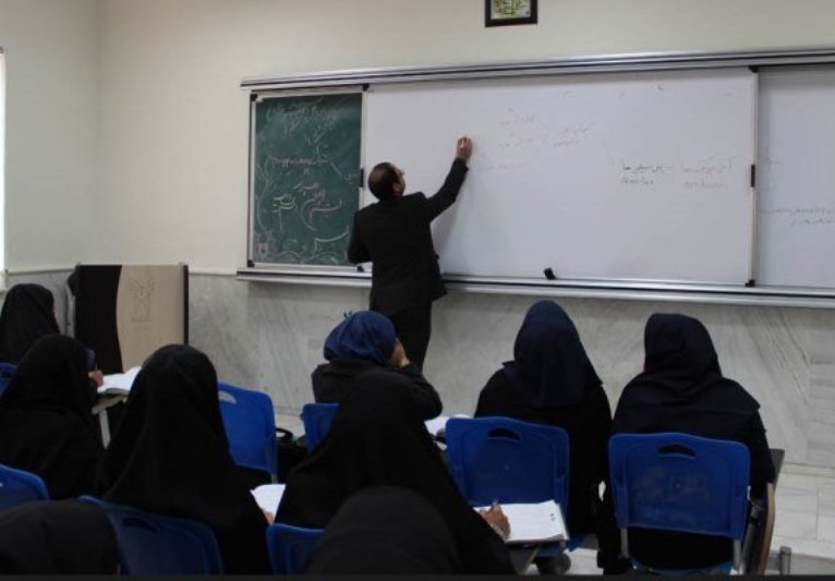 ۲۵۰ هزار استاد دانشگاه در کشور حق التدریسی هستند