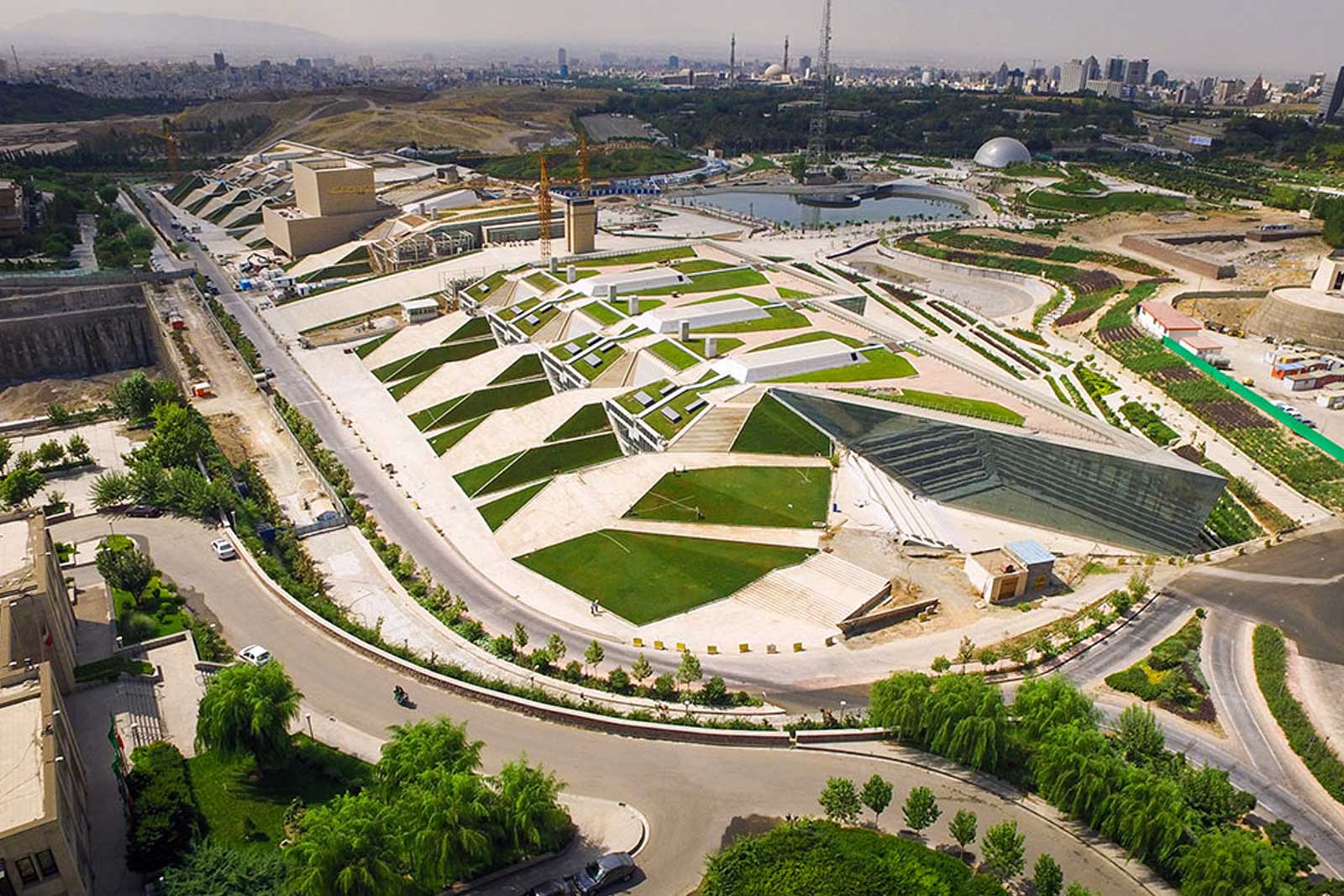 ساعت کاری باغ کتاب تهران تا سحر ادامه می&zwnj;یابد