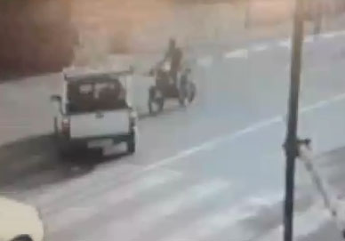 نجات معجزه&zwnj;آسای راکب موتور سیکلت در تایباد + فیلم