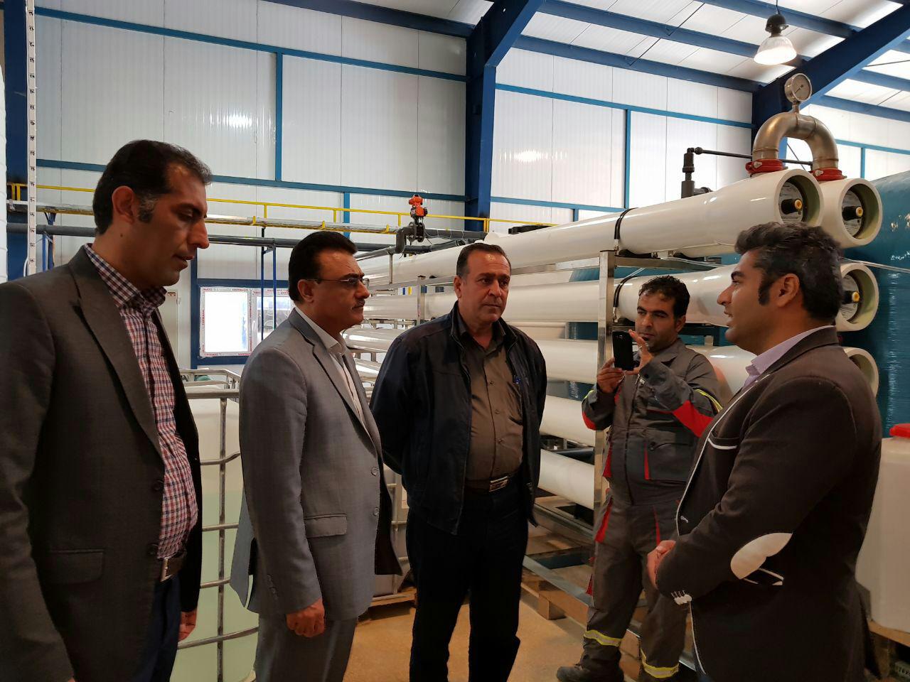 بازدید فرماندار مهران وهیات همراه از پروژه آب شیرین کن صالح آباد