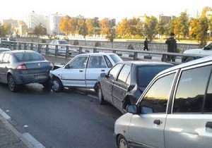 مصدوم شدن ۴ نفر در تصادف زنجیره‌ای