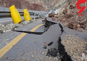 رانش زمین محور ارتباطی خلخال به پونل را مسدود کرد