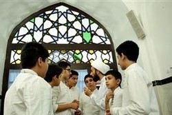 نوای نقاره‌خانه حرم رضوی در شب برفی اولین روز ماه رمضان + فیلم