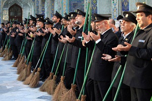 خدمت کنندگان به زندانیان استان مرکزی خادم افتخاری امام رضا (ع) می‌شوند