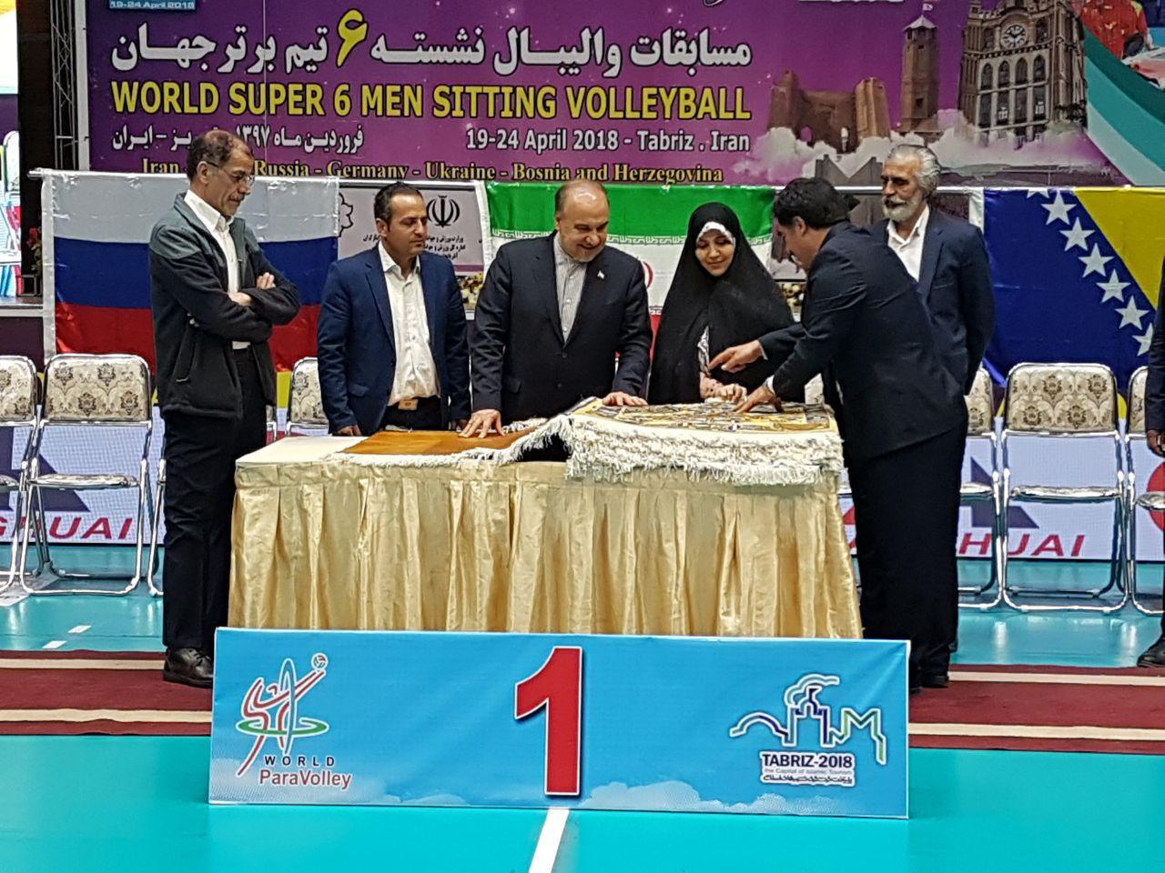 اهدا مدال به مردان والیبال نشسته ایران با حضور وزیر ورزش و جوانان+ عکس