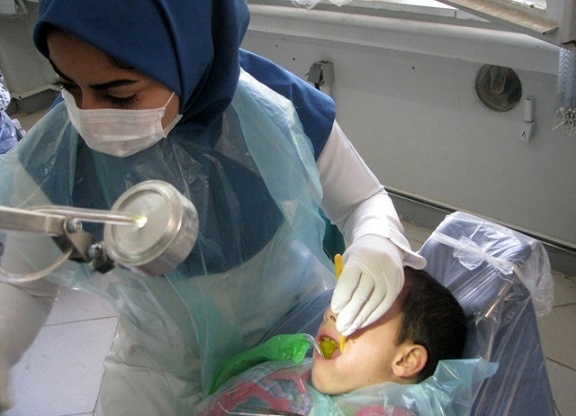 ارائه خدمات دندانپزشکی رایگان به بیش از 100 دانش آموز استثنایی کرمانی