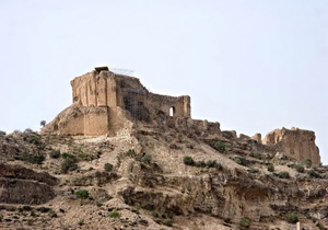 نمایی از قلعه باستانی دختر در فیروزآباد + فیلم