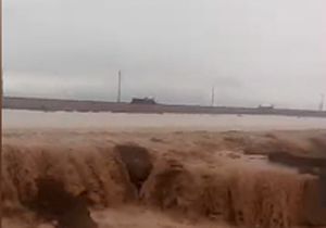 جاری شدن سیل در "وَزوان" + فیلم