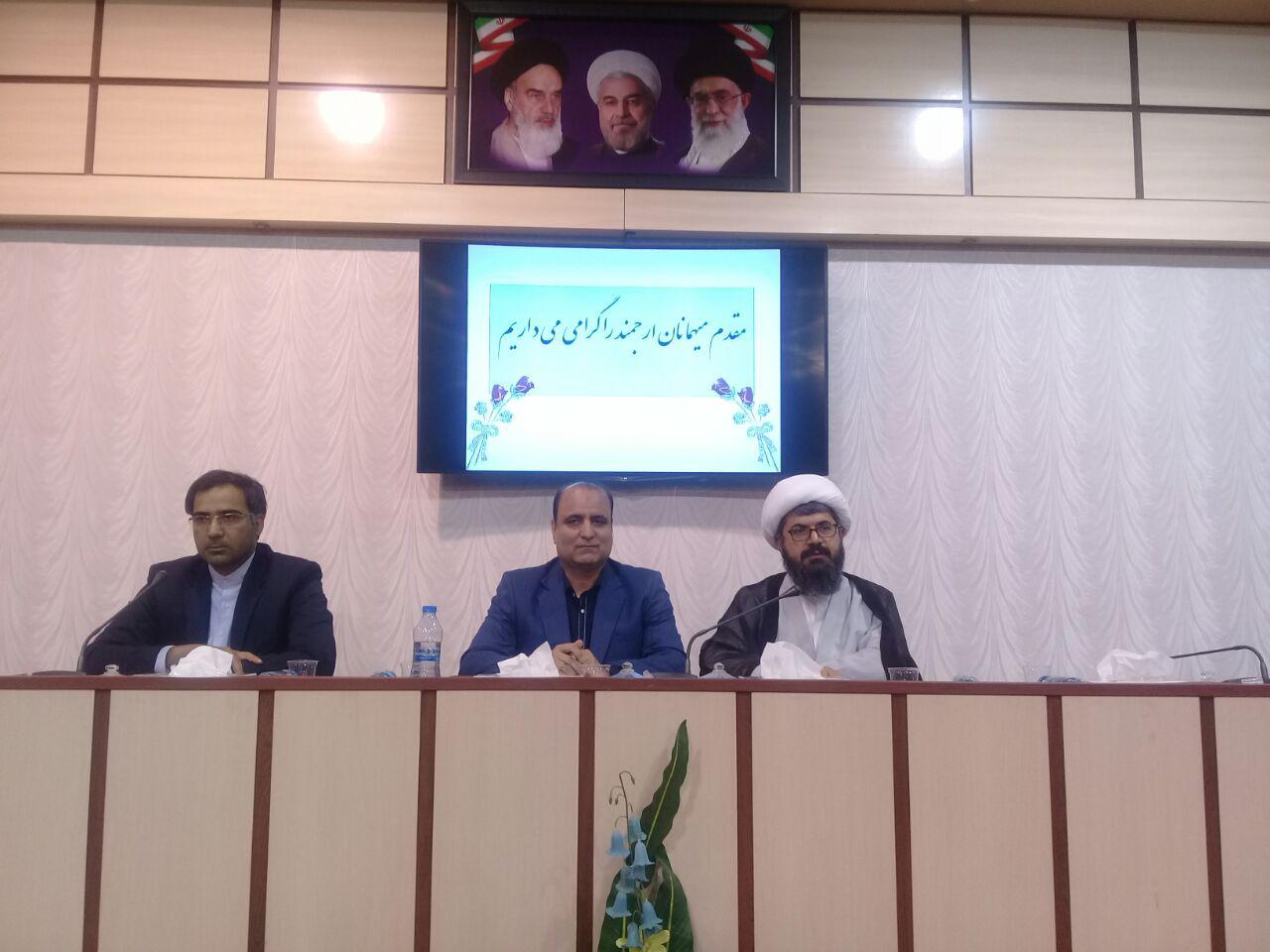 فرماندار به شدت مسایل اخلاقی، مالی ومادی مدیران را تحت نظر دارد.
