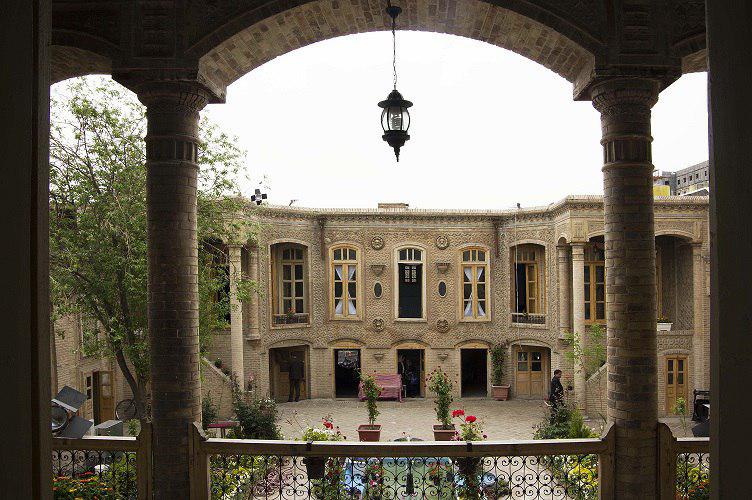بازسازی ۲ بنای تاریخی در بافت اطراف حرم مطهر رضوی