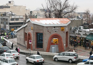 صحنه ای عجیب و باورنکردنی از ساندویچی داخل مترو تجریش! + فیلم