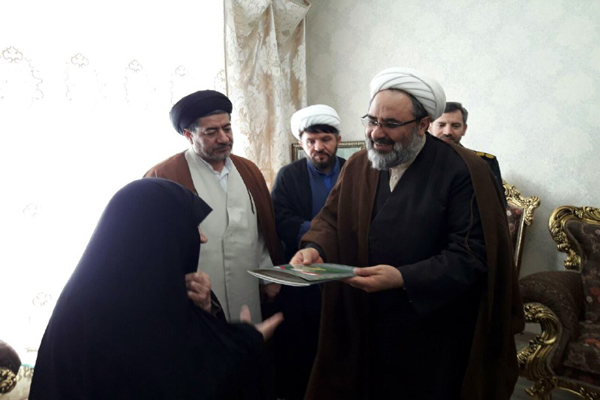 شهیدان چراغ هدایت جامعه هستند
