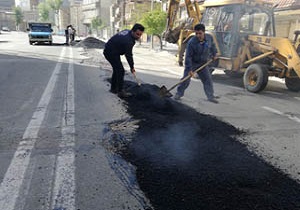 عملیات لکه گیری آسفالت معابر سطح منطقه یک در حال اجرا است