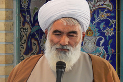همه مسئولان در هر پست و مقامی باید برای خدمت رسانی به مردم تلاش کنند