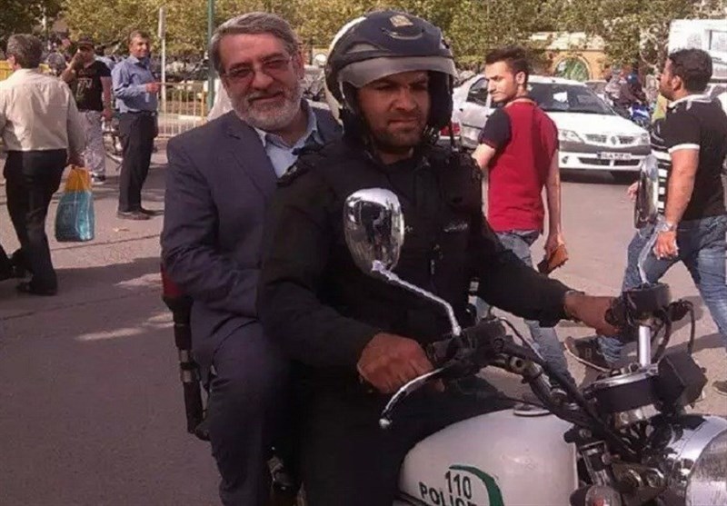 مسئولانی که بدون کلاه ایمنی سوار موتور می&zwnj;شوند+تصاویر