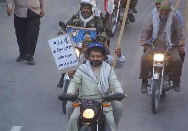 مسئولانی که بدون کلاه ایمنی سوار موتور می&zwnj;شوند+تصاویر