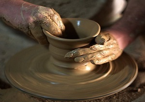برگزاری دوره آشنایی با ابزارآلات برای سفالگران خوزستانی