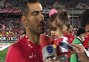 صحبت بازیکنان پرسپولیس پس از بالا بردن جام + فیلم