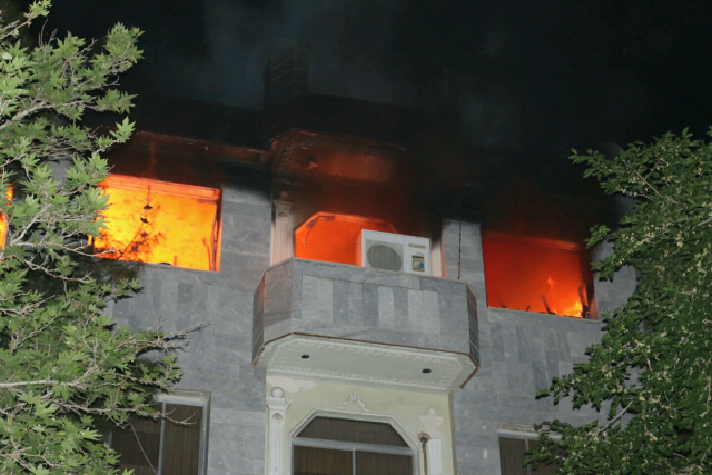 منزل مسکونی در مشهد طعمه حریق شد