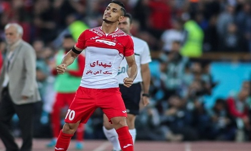 پرچمداری پرسپولیس در سال سیاه مشکی پوشان