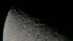 ویدئوی پرواز منظم سه یوفوی سیاه رنگ بین زمین و ماه! فیلم