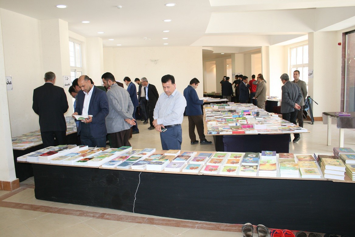 برپایی نمایشگاه کتاب در میاندوآب